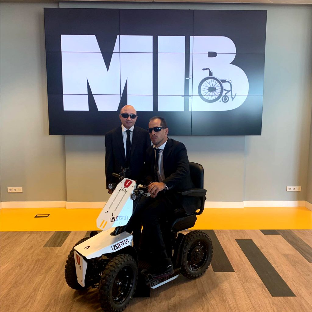 Vehículo todoterreno LGM 
TVE RTVE 1
Langui, diseñado para ofrecer movilidad inclusiva en superficies irregulares y entornos naturales. LGM Estudio, Centro de diseño del automóvil, Style by, Diseño de bocetos, Prototipos, Vehículos reales, Tecnología de diseño, Diseño Conceptual, Realidad Virtual Mixta, Parametrizado 3D, Impresión 3D, Escaneado, Diseño Restomod, Diseño para otros fabricantes, vr, ingeniería inversa, Solidworks, Demostrativos, Diseño de vehículos, Concept de vehículos, vehículos eléctricos, piezas funcionales, moto electrica, LGM Langui, Ligier, creación de ideas, innovación y diseño en movilidad. Soluciones únicas para transformar el transporte con visión y tecnología de vanguardia, Innovación, diseño y visión futurista, equipo de diseño, 