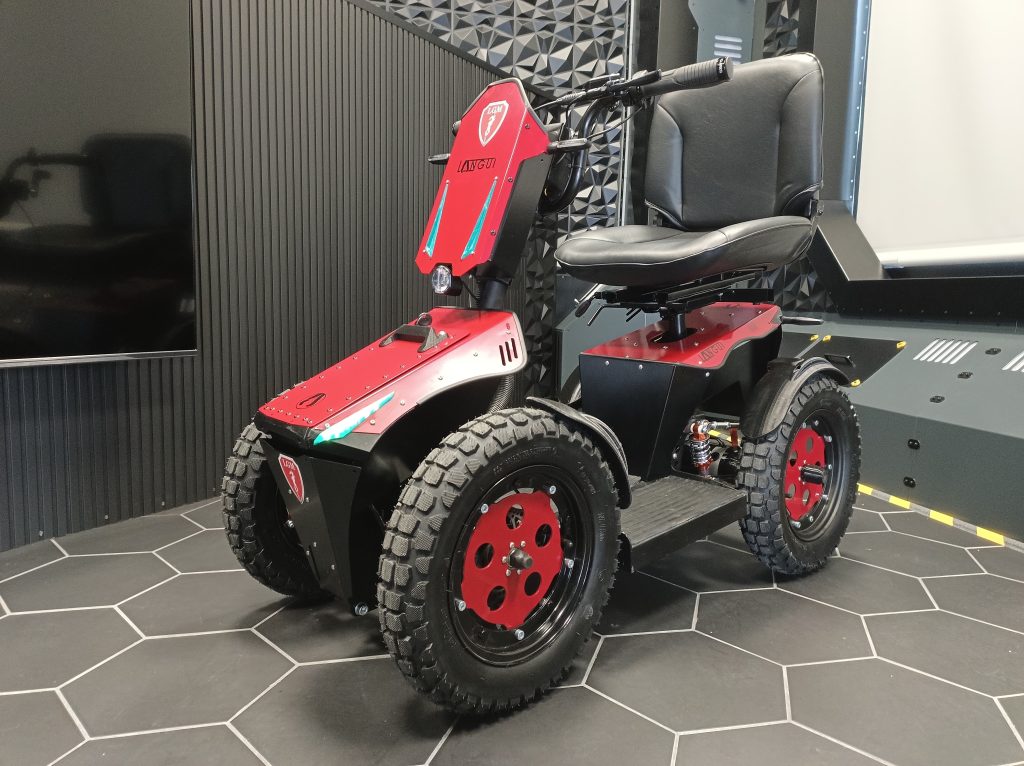 Vehículo todoterreno LGM Langui, diseñado para ofrecer movilidad inclusiva en superficies irregulares y entornos naturales. LGM Estudio, Centro de diseño del automóvil, Style by, Diseño de bocetos, Prototipos, Vehículos reales, Tecnología de diseño, Diseño Conceptual, Realidad Virtual Mixta, Parametrizado 3D, Impresión 3D, Escaneado, Diseño Restomod, Diseño para otros fabricantes, vr, ingeniería inversa, Solidworks, Demostrativos, Diseño de vehículos, Concept de vehículos, vehículos eléctricos, piezas funcionales, moto electrica, LGM Langui, Ligier, creación de ideas, innovación y diseño en movilidad. Soluciones únicas para transformar el transporte con visión y tecnología de vanguardia, Innovación, diseño y visión futurista, equipo de diseño, 